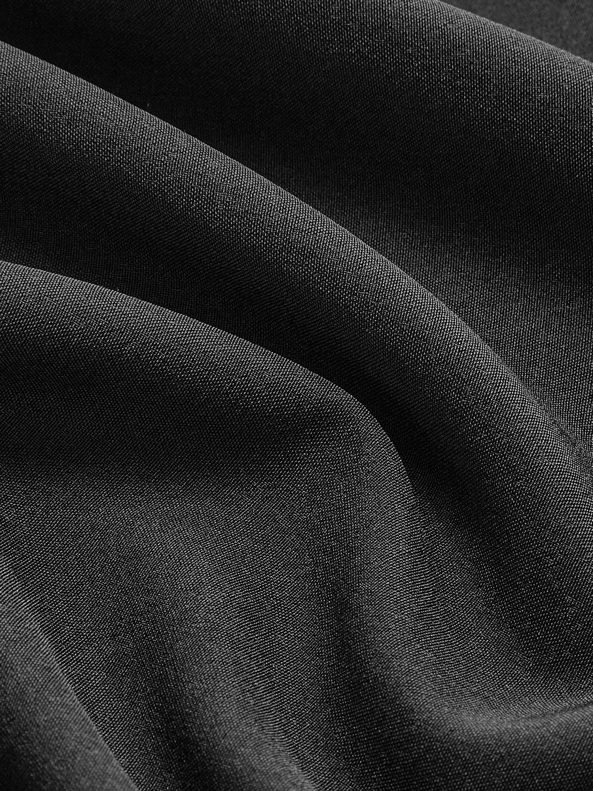 Luciana – Langes Kleid mit Stehkragen und Cut-outs