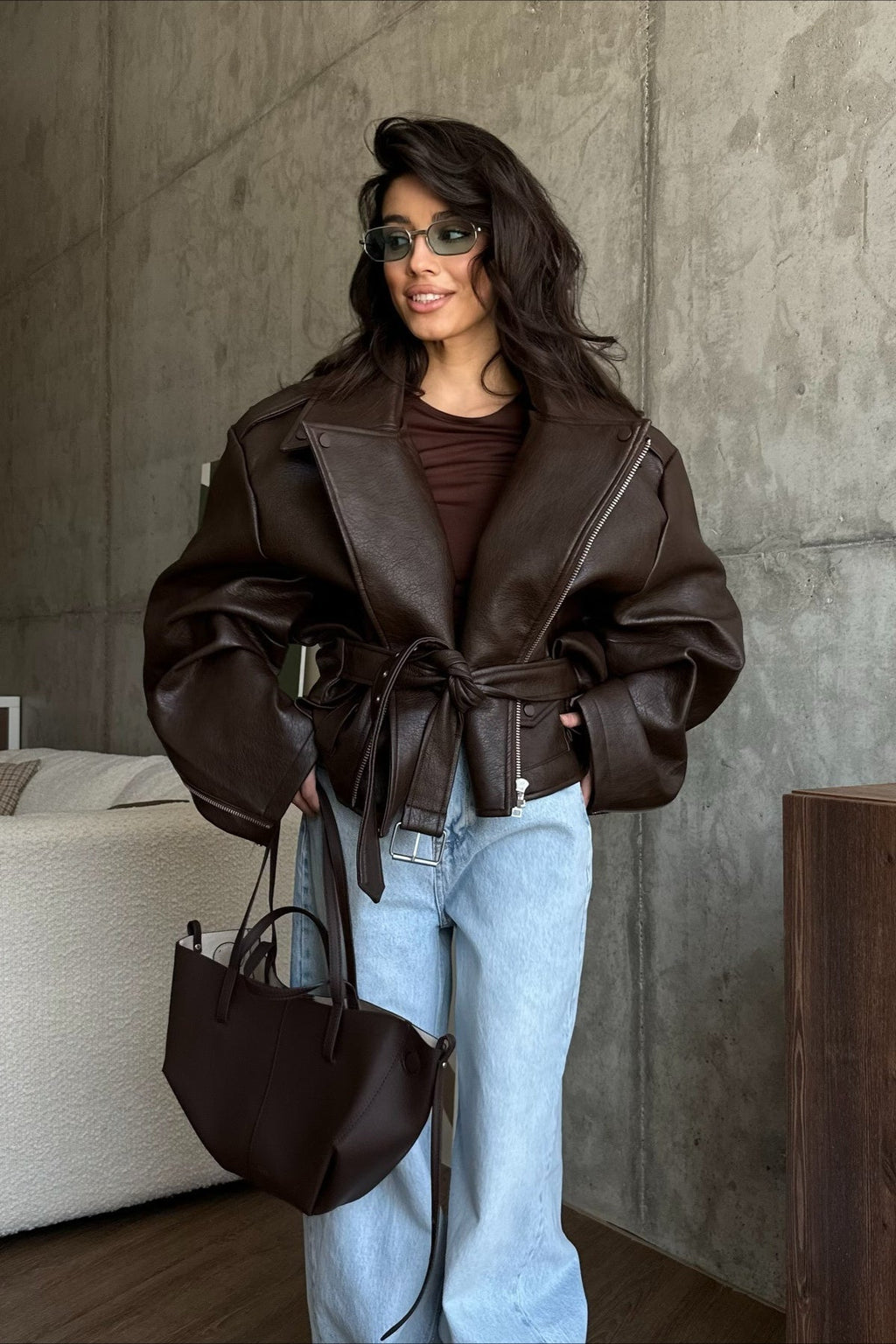 Oversized Damen Bomberjacke mit Taillengürtel - J&B - 3 - Atelier-Zofia