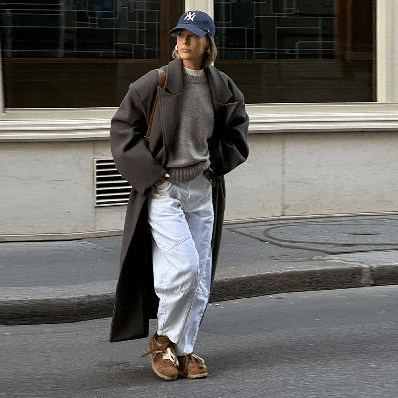 Stilvolle lange Jacke für Damen mit lässigem Schnitt und breitem Revers - J&B - 1 - Atelier-Zofia
