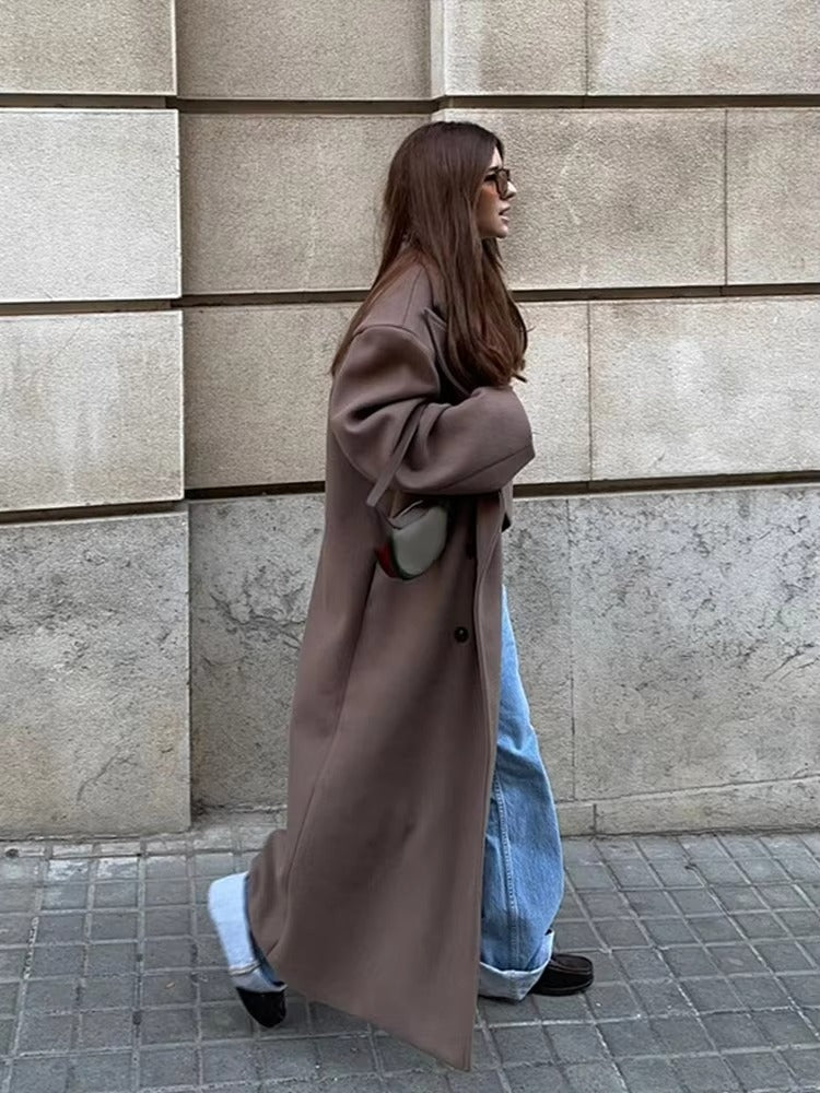 Stilvolle lange Jacke für Damen mit lässigem Schnitt und breitem Revers - J&B - 6 - Atelier-Zofia