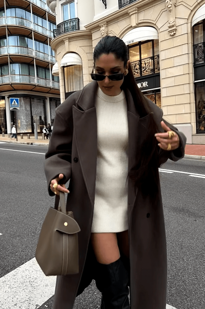 Stilvolle lange Jacke für Damen mit lässigem Schnitt und breitem Revers - J&B - 9 - Atelier-Zofia