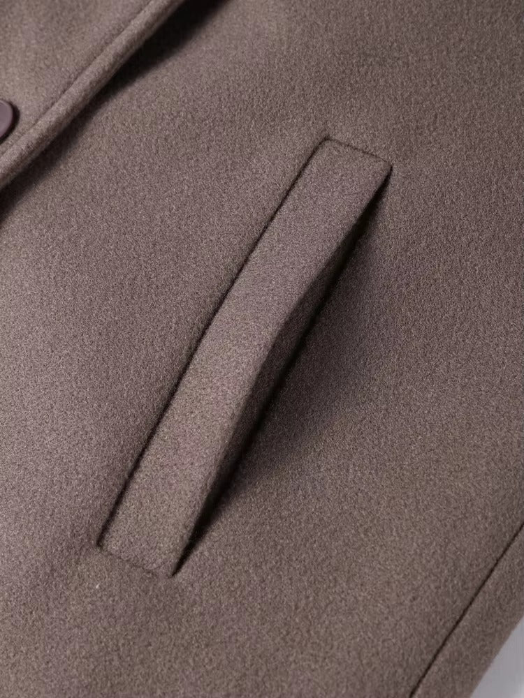 Stilvolle lange Jacke für Damen mit lässigem Schnitt und breitem Revers - J&B - 12 - Atelier-Zofia