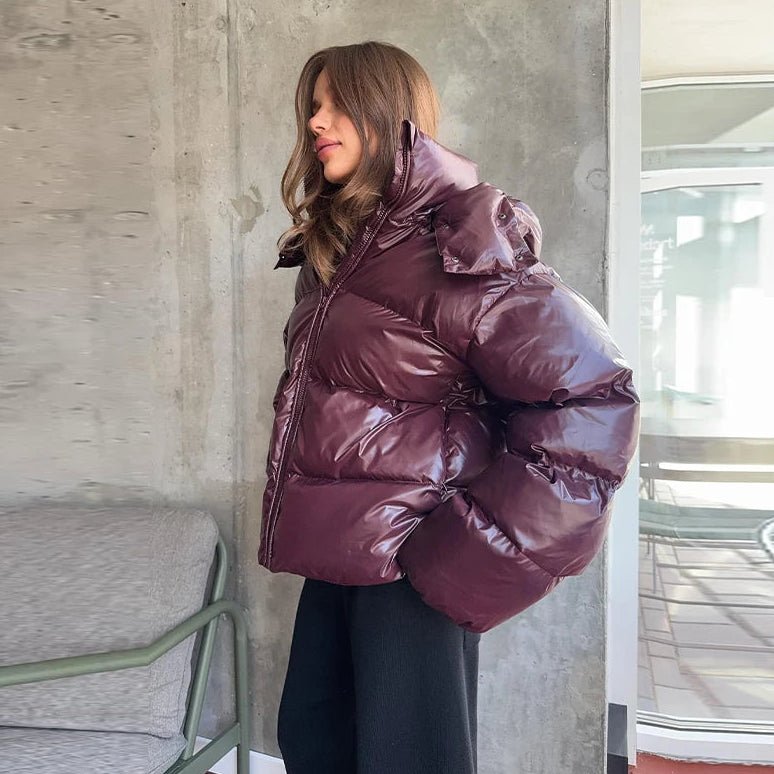 Trendige kurze Daunenjacke für Damen mit glänzendem Finish - J&B - 3 - Atelier-Zofia