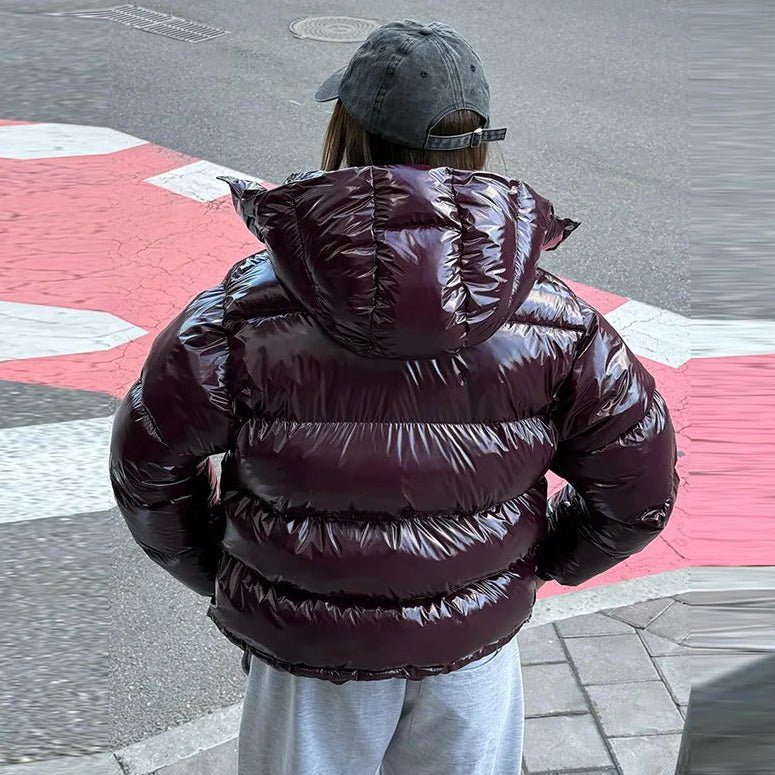 Trendige kurze Daunenjacke für Damen mit glänzendem Finish - J&B - 5 - Atelier-Zofia
