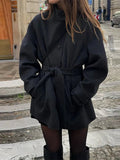 Elegante Damenjacke mit Gürtel und hohem Kragen - J&B - 1 - Atelier-Zofia