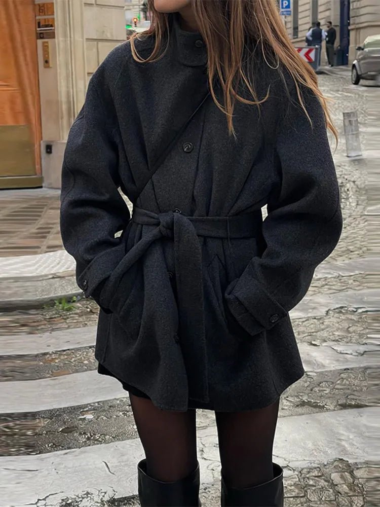 Elegante Damenjacke mit Gürtel und hohem Kragen - J&B - 1 - Atelier-Zofia