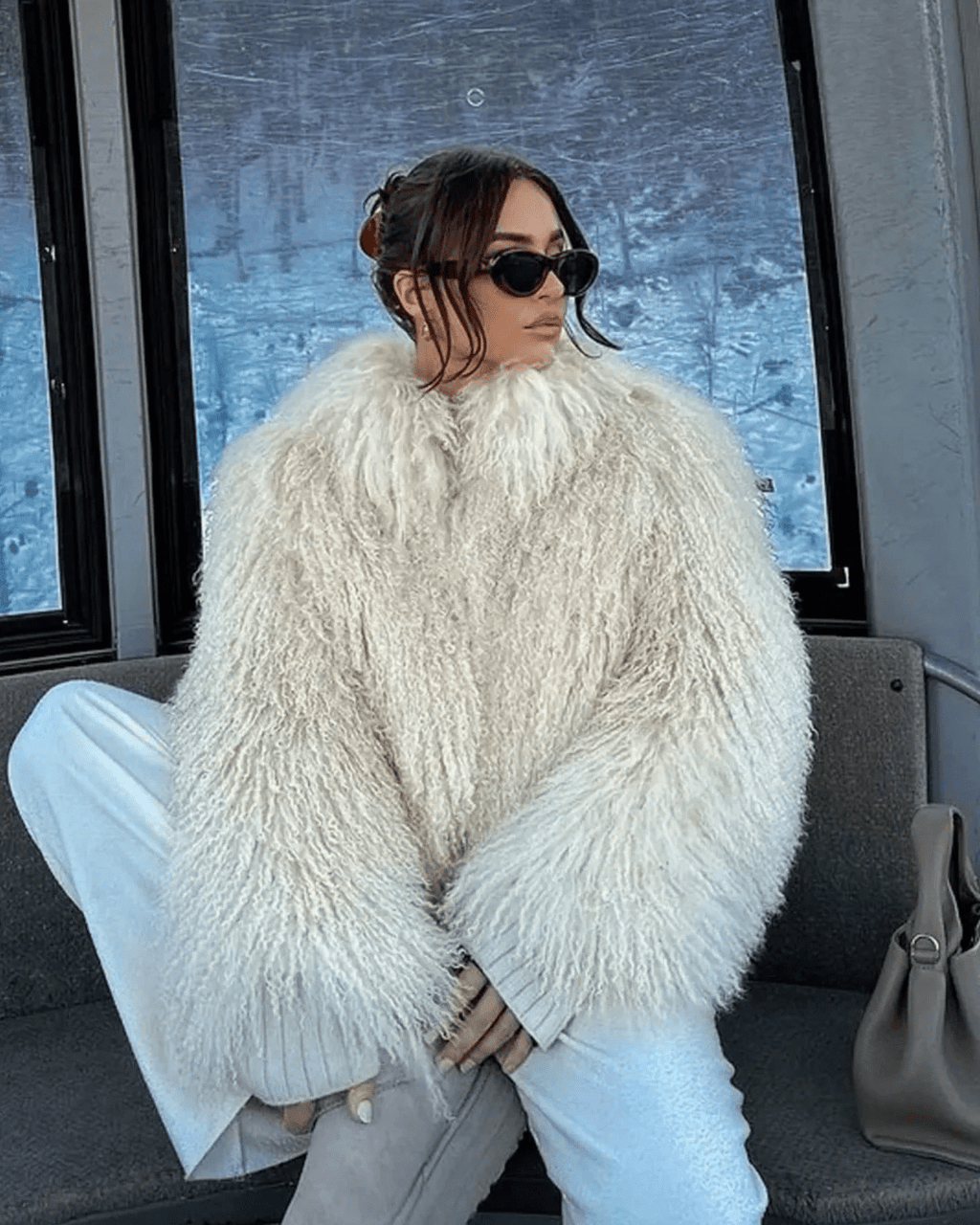 Damen Oversize Kunstfelljacke mit hohem Kragen - Stylisch und Warm von J&B - 4 - Atelier-Zofia