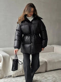 Damen Daunenjacke mit Taillenkordelzug und langer Silhouette - J&B - 1 - Atelier-Zofia