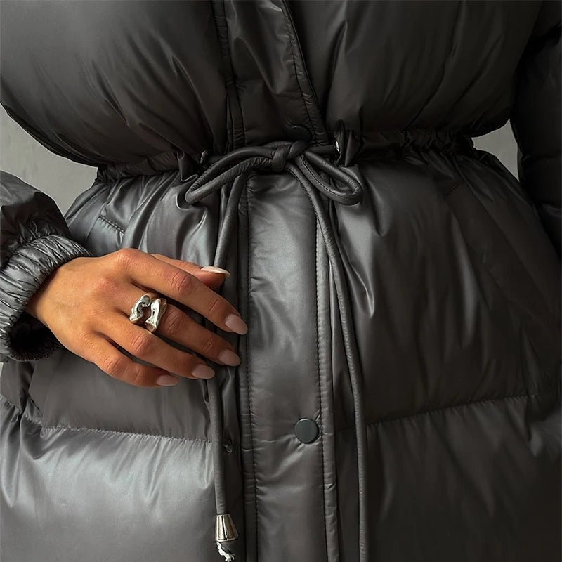 Damen Daunenjacke mit Taillenkordelzug und langer Silhouette - J&B - 14 - Atelier-Zofia