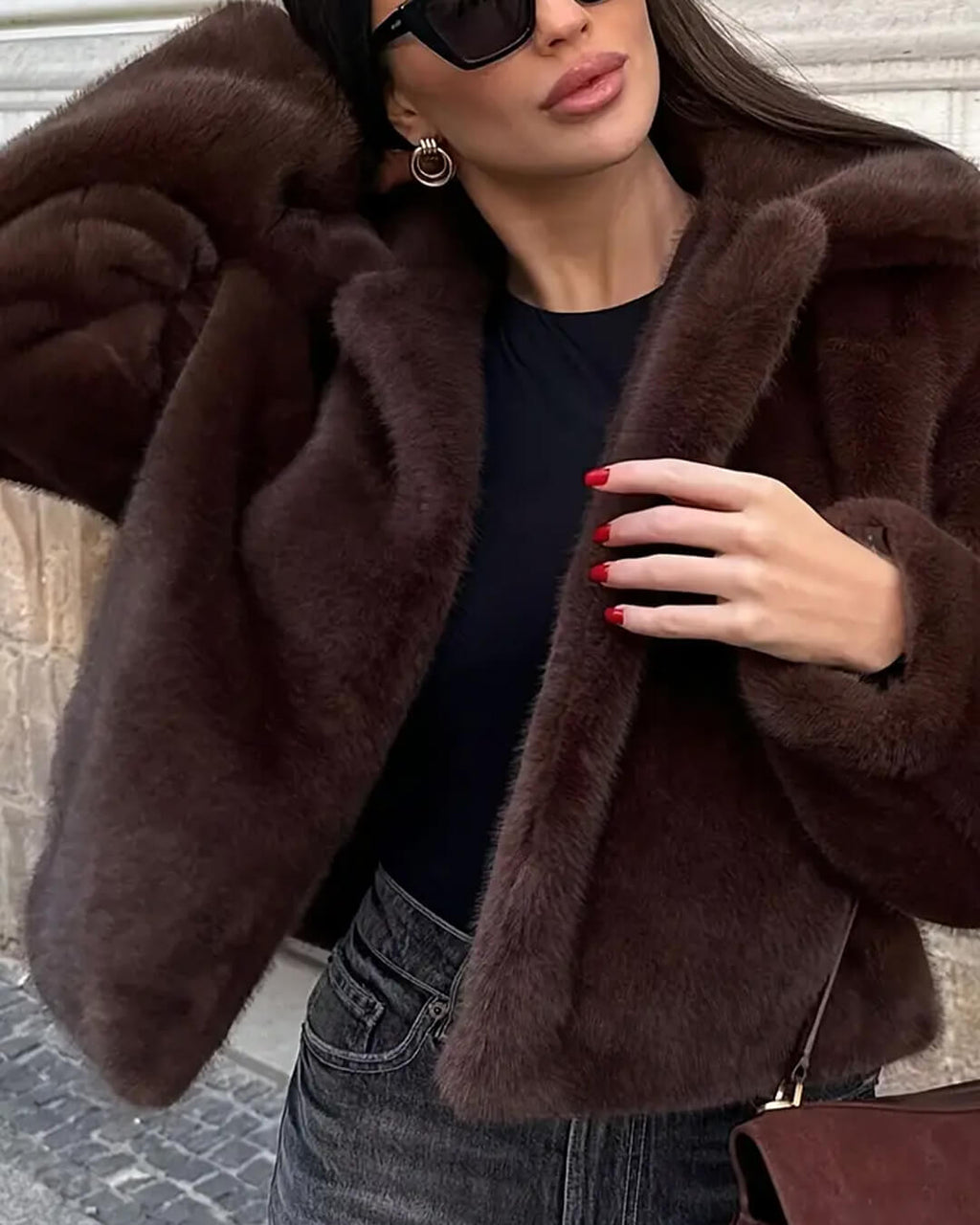 Elegante Damen Kunstfelljacke, Kurzschnitt für stilvolle Auftritte - J&B - 2 - Atelier-Zofia