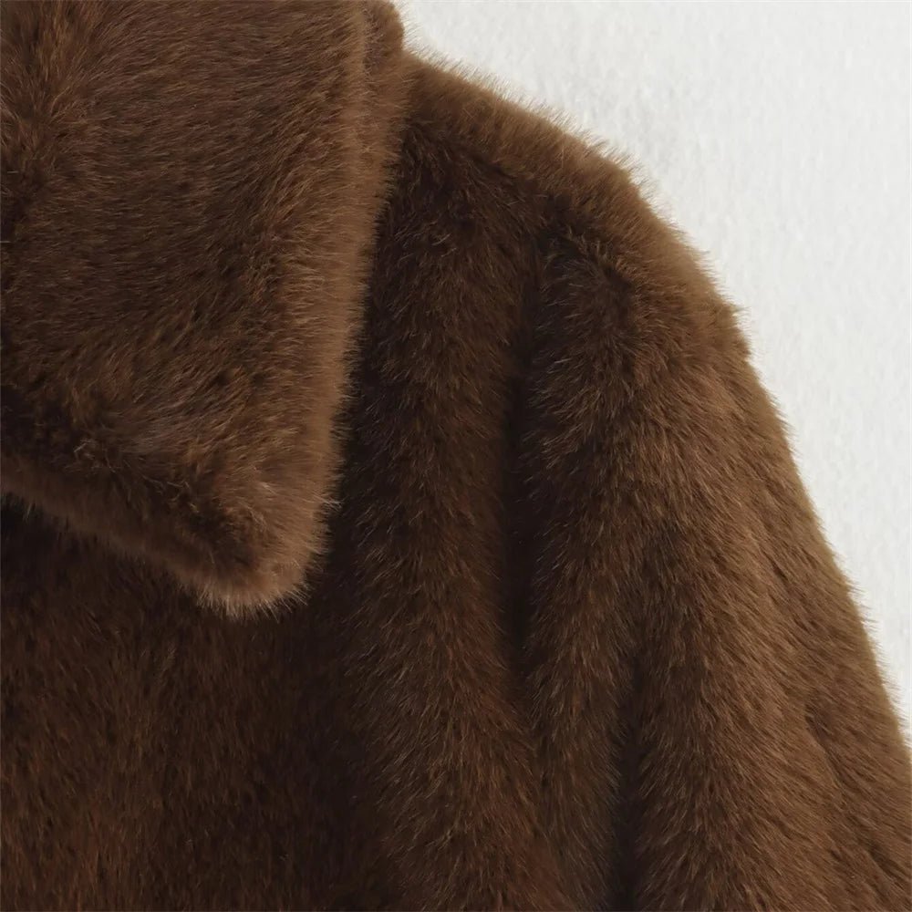 Elegante Damen Kunstfelljacke, Kurzschnitt für stilvolle Auftritte - J&B - 8 - Atelier-Zofia