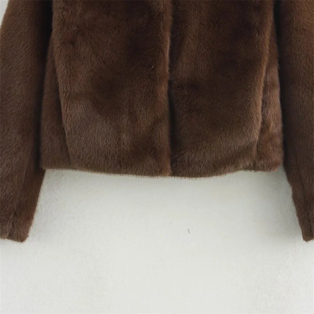 Elegante Damen Kunstfelljacke, Kurzschnitt für stilvolle Auftritte - J&B - 9 - Atelier-Zofia
