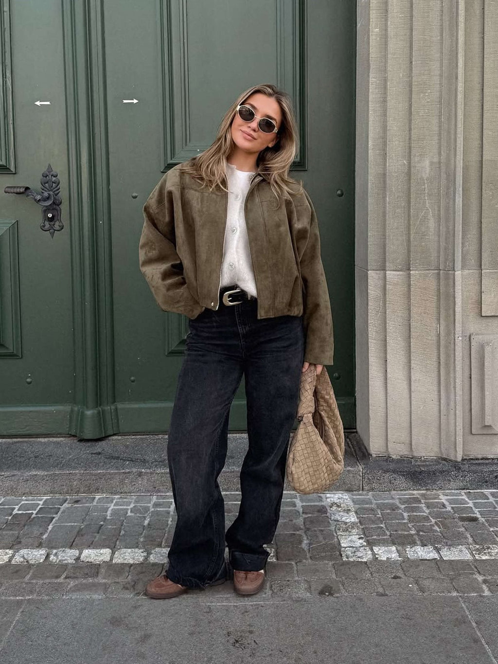 Damen Bomberjacke im modernen Oversized-Design mit robustem Reißverschluss - J&B - 3 - Atelier-Zofia