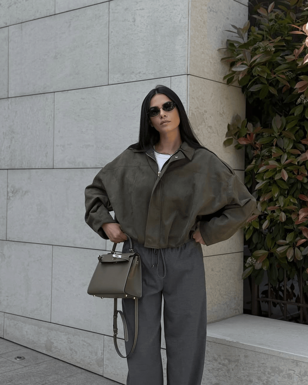 Damen Bomberjacke im modernen Oversized-Design mit robustem Reißverschluss - J&B - 4 - Atelier-Zofia