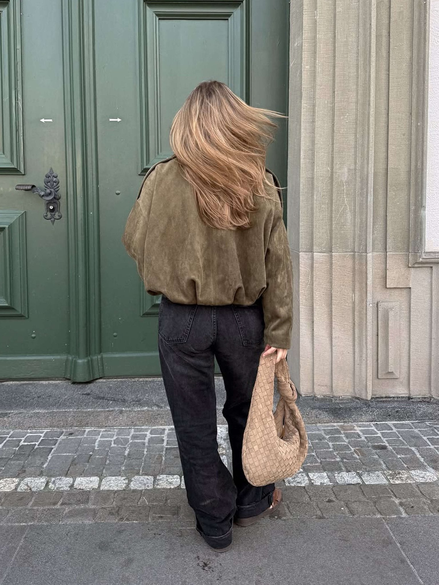 Damen Bomberjacke im modernen Oversized-Design mit robustem Reißverschluss - J&B - 5 - Atelier-Zofia