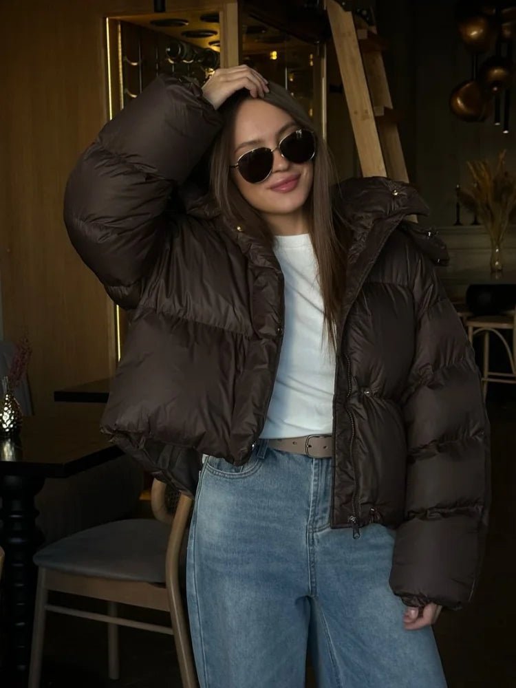 Modische Damen Pufferjacke mit kurzem Schnitt und Reißverschluss - J&B - 3 - Atelier-Zofia