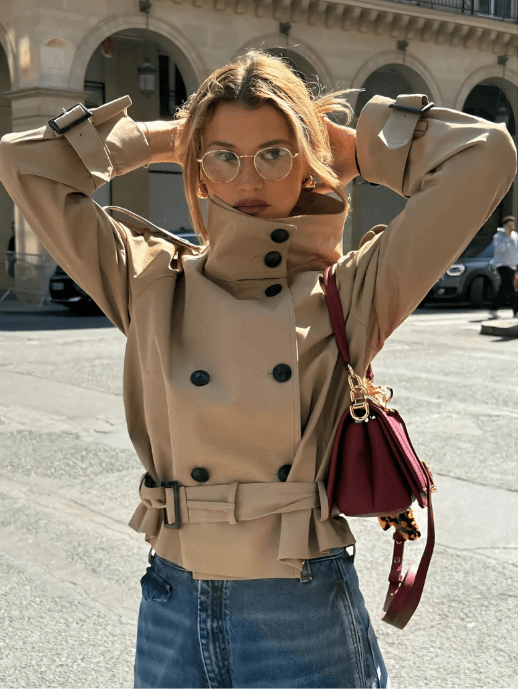 Elegante kurze Jacke für Damen mit doppelter Knopfreihe und Taillengürtel - J&B - 1 - Atelier-Zofia