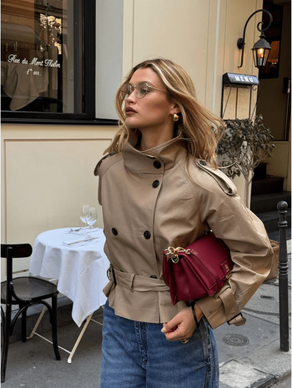 Elegante kurze Jacke für Damen mit doppelter Knopfreihe und Taillengürtel - J&B - 4 - Atelier-Zofia