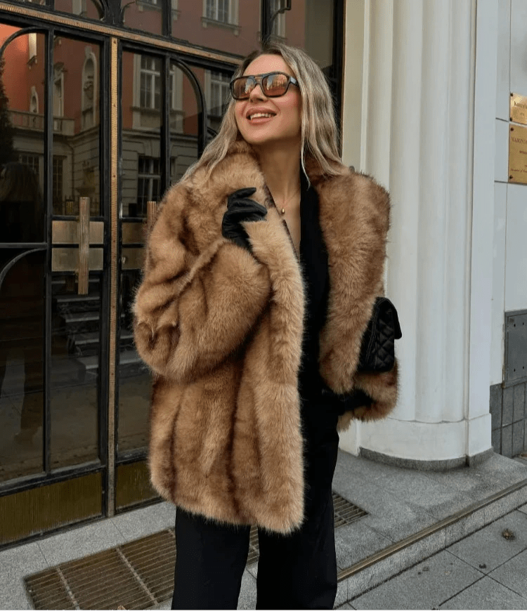 Damen Kunstfelljacke mit offener Form und luxuriöser Haptik - J&B - 1 - Atelier-Zofia