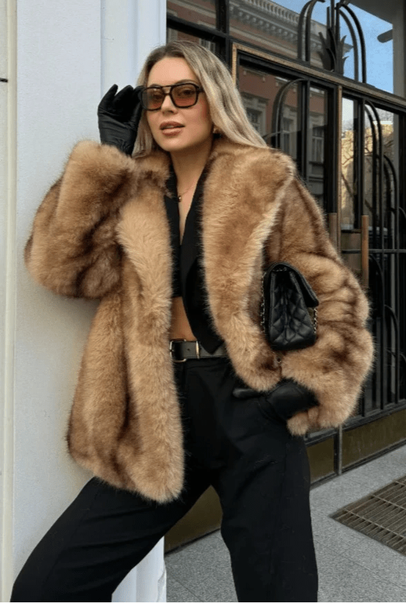 Damen Kunstfelljacke mit offener Form und luxuriöser Haptik - J&B - 3 - Atelier-Zofia