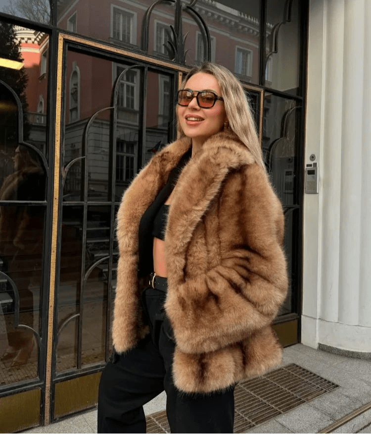 Damen Kunstfelljacke mit offener Form und luxuriöser Haptik - J&B - 4 - Atelier-Zofia