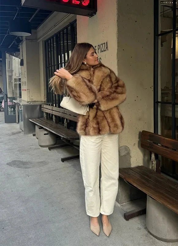 Damen Kunstfelljacke mit offener Form und luxuriöser Haptik - J&B - 6 - Atelier-Zofia