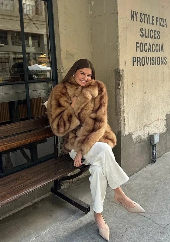 Damen Kunstfelljacke mit offener Form und luxuriöser Haptik - J&B - 7 - Atelier-Zofia