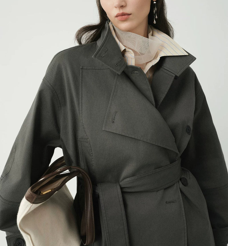 Modische Damenjacke mit doppelter Knopfleiste und lockerer Passform - J&B - 5 - Atelier-Zofia