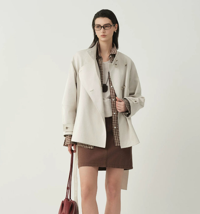 Modische Damenjacke mit doppelter Knopfleiste und lockerer Passform - J&B - 12 - Atelier-Zofia