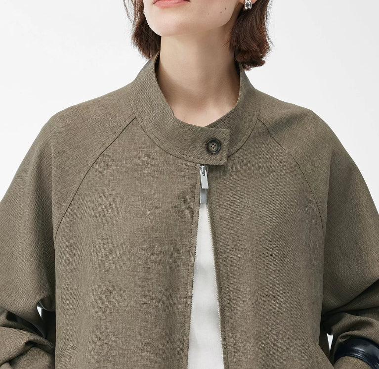 Moderne Bomberjacke für Damen mit Reißverschluss und lässigem Schnitt - J&B - 2 - Atelier-Zofia