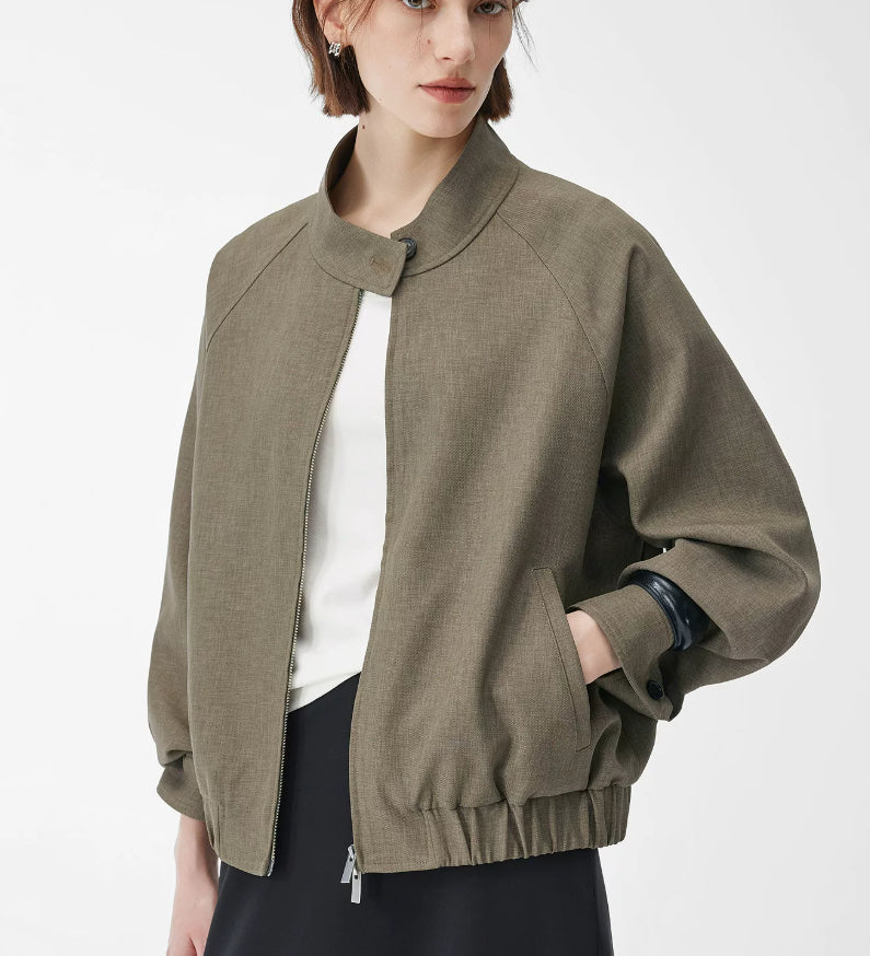 Moderne Bomberjacke für Damen mit Reißverschluss und lässigem Schnitt - J&B - 7 - Atelier-Zofia