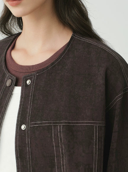 Modische kurze Jacke für Damen mit bequemer Passform und praktischen Taschen - J&B - 3 - Atelier-Zofia