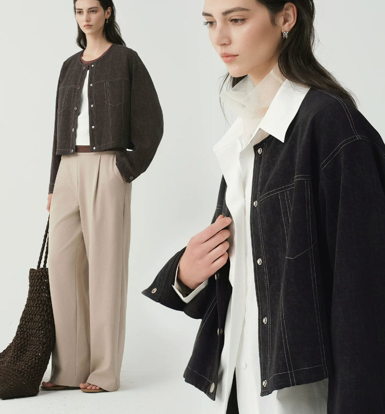 Modische kurze Jacke für Damen mit bequemer Passform und praktischen Taschen - J&B - 6 - Atelier-Zofia