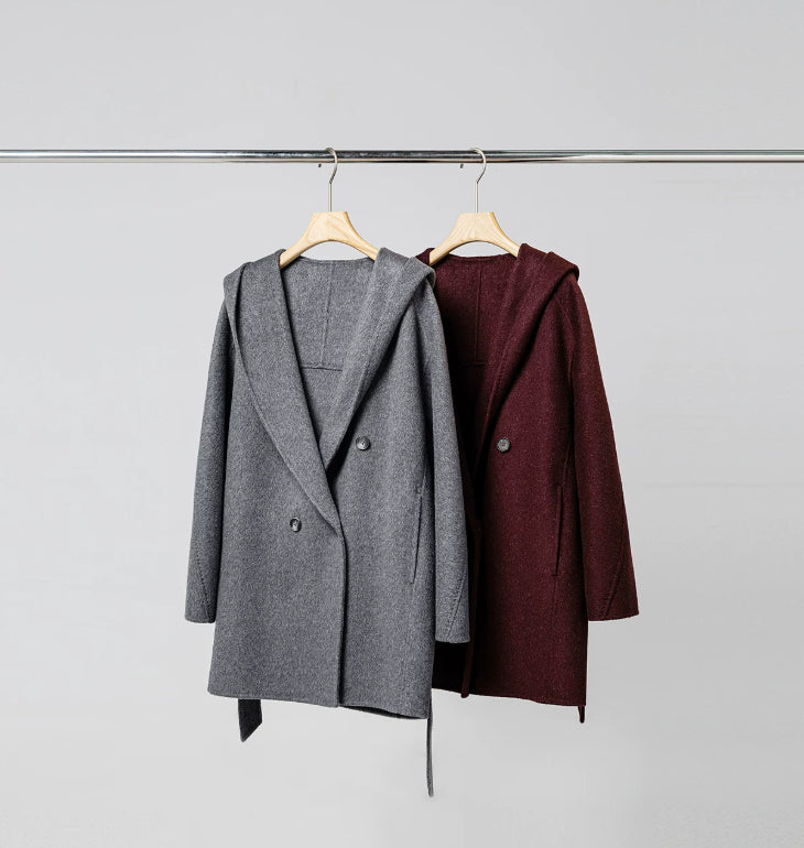 Kapuzenjacke für Damen mit tailliertem Gürtel - J&B - 1 - Atelier-Zofia