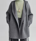 Kapuzenjacke für Damen mit tailliertem Gürtel - J&B - 7 - Atelier-Zofia
