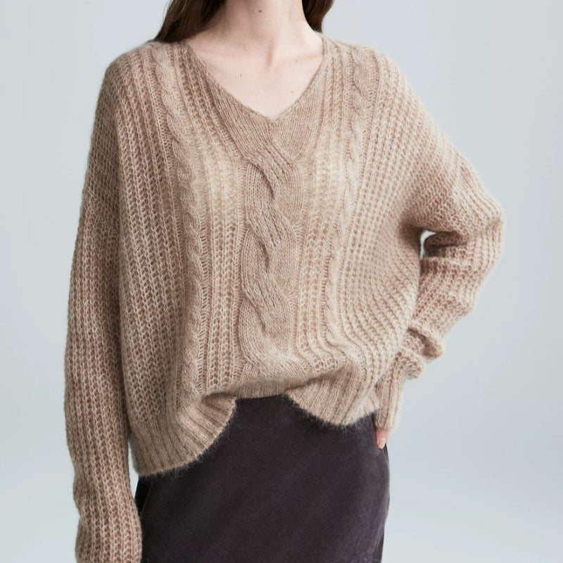 Damenpullover mit V-Ausschnitt und strukturiertem Zopfmuster - J&B - 2 - Atelier-Zofia