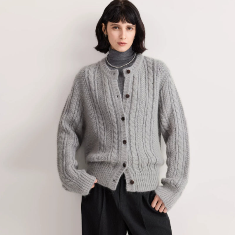 Damen Strickcardigan mit Zopfmuster und Knopfdetail - J&B - 5 - Atelier-Zofia