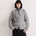 Damen Strickcardigan mit Zopfmuster und Knopfdetail - J&B - 5 - Atelier-Zofia