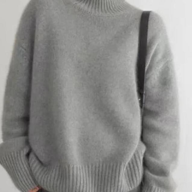 Eleganter Oversize-Kaschmirpullover für Damen mit Rollkragen – J&B - 9 - Atelier-Zofia