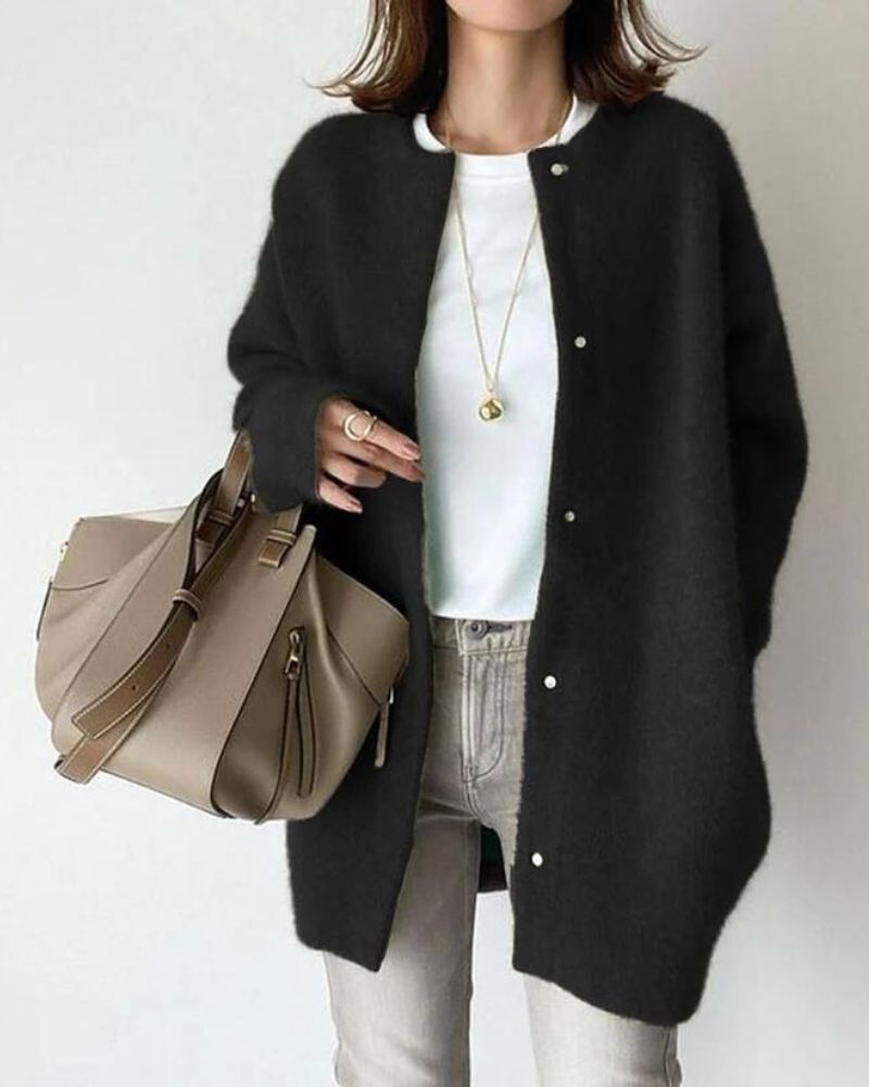 Modische Damen-Strickjacke mit Knopfverschluss und raffinierter Passform - J&B - 3 - Atelier-Zofia