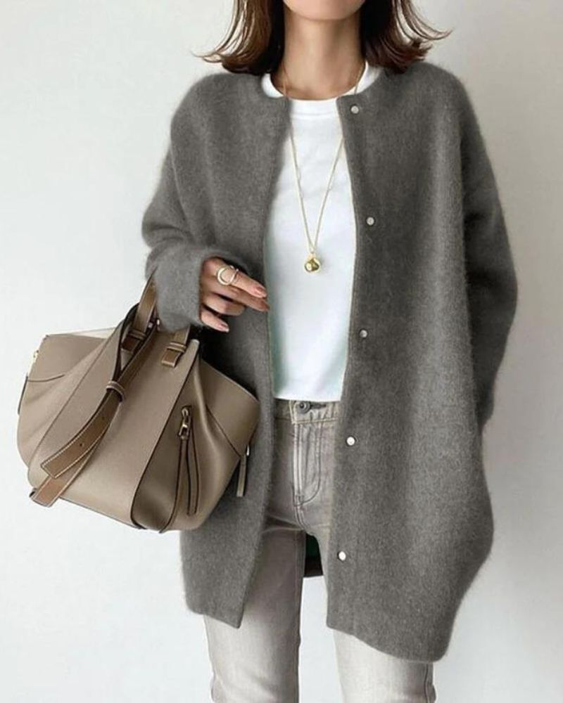 Modische Damen-Strickjacke mit Knopfverschluss und raffinierter Passform - J&B - 5 - Atelier-Zofia