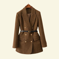 Stylischer Damen-Tweed-Blazer mit tailliertem Schnitt und Gürtel - J&B - 1 - Atelier-Zofia