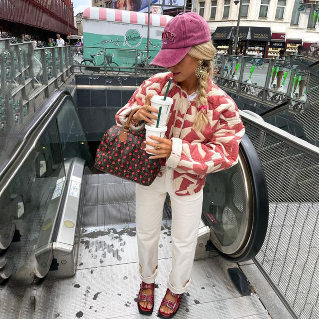 Stilvolle Damenjacke mit floralem Design und lockerer Passform - J&B - 4 - Atelier-Zofia