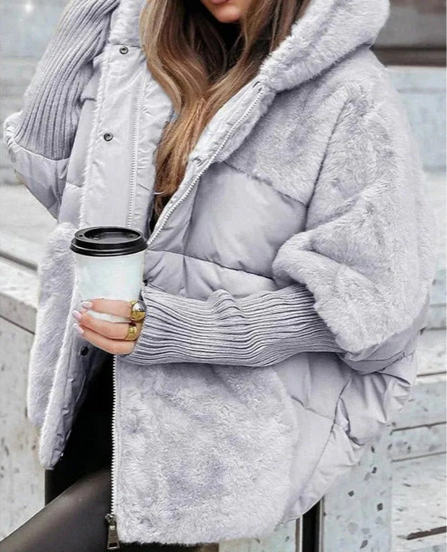 Elegante Damen-Daunenjacke mit Kapuze und luxuriösen Pelzdetails - J&B - 2 - Atelier-Zofia