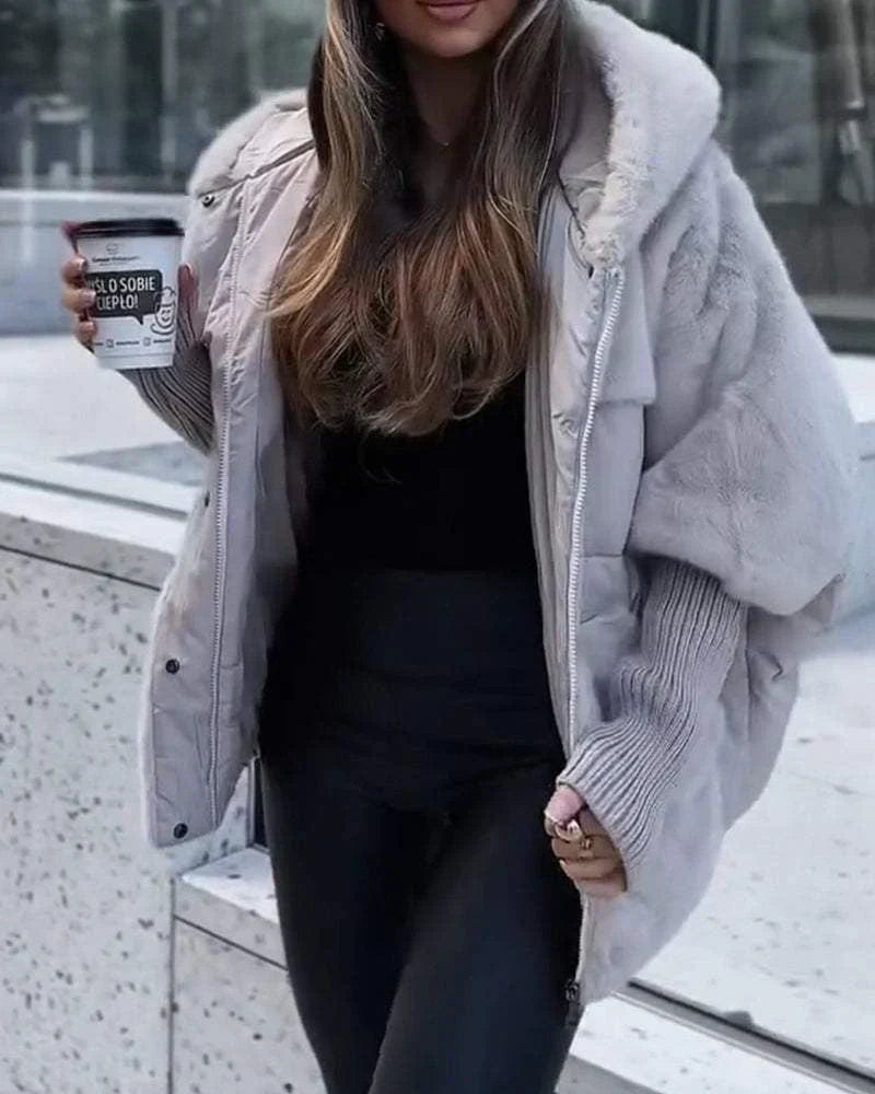 Elegante Damen-Daunenjacke mit Kapuze und luxuriösen Pelzdetails - J&B - 8 - Atelier-Zofia