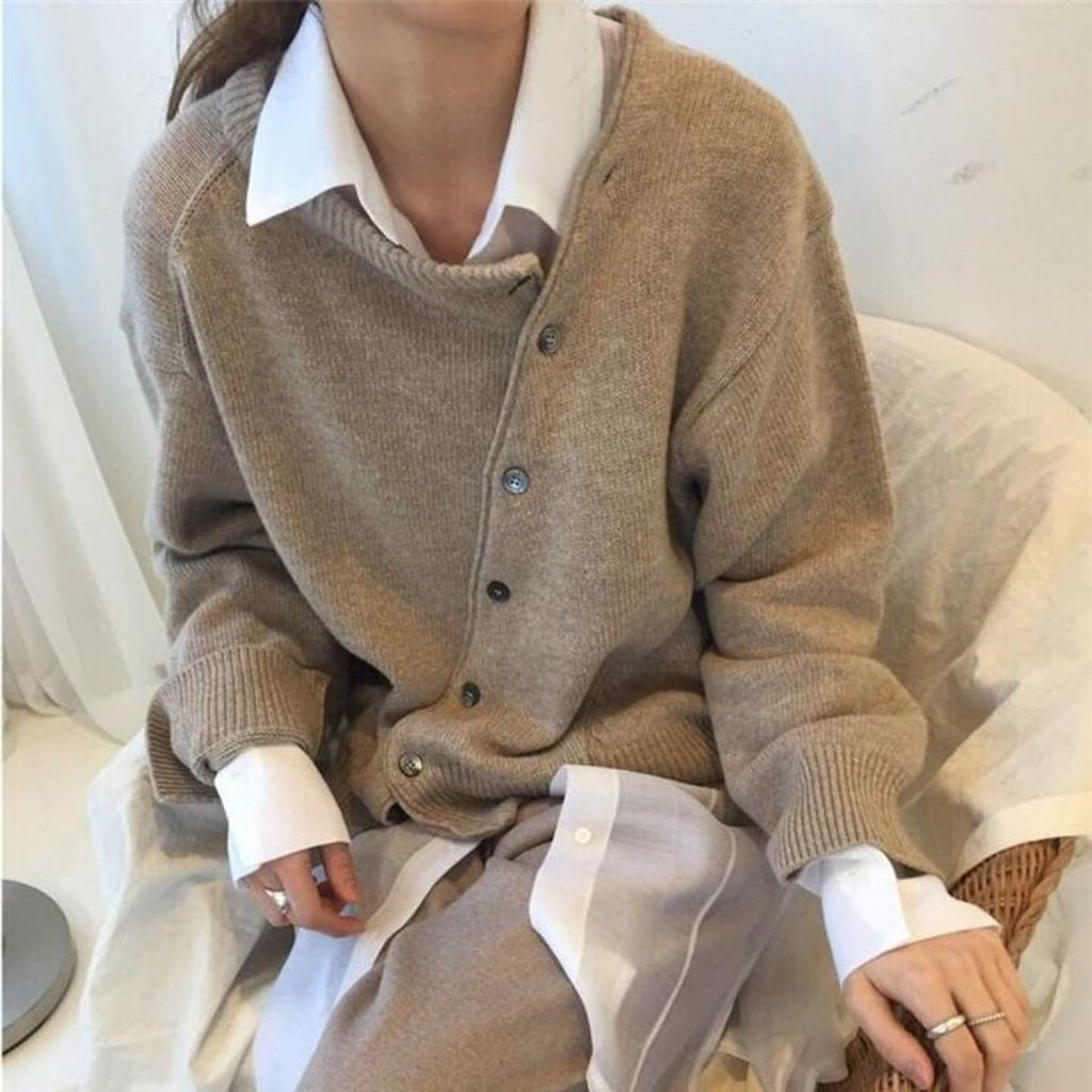 Bequemer Damenstrickpullover mit Knopfverschluss und lässiger Schnitt - J&B - 4 - Atelier-Zofia