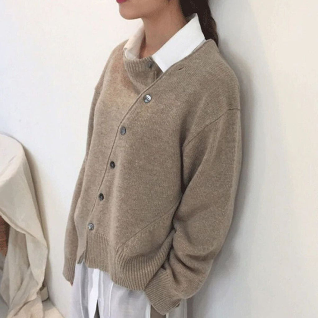 Bequemer Damenstrickpullover mit Knopfverschluss und lässiger Schnitt - J&B - 6 - Atelier-Zofia