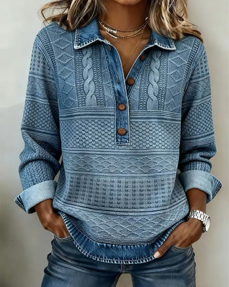 Modisches Damen-Sweatshirt im Denim-Design mit halber Knopfleiste und strukturierten Akzenten - J&B - 1 - Atelier-Zofia