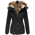 Figurbetonte Damen-Winterjacke mit Kapuze – Eleganz und Komfort von J&B - 1 - Atelier-Zofia