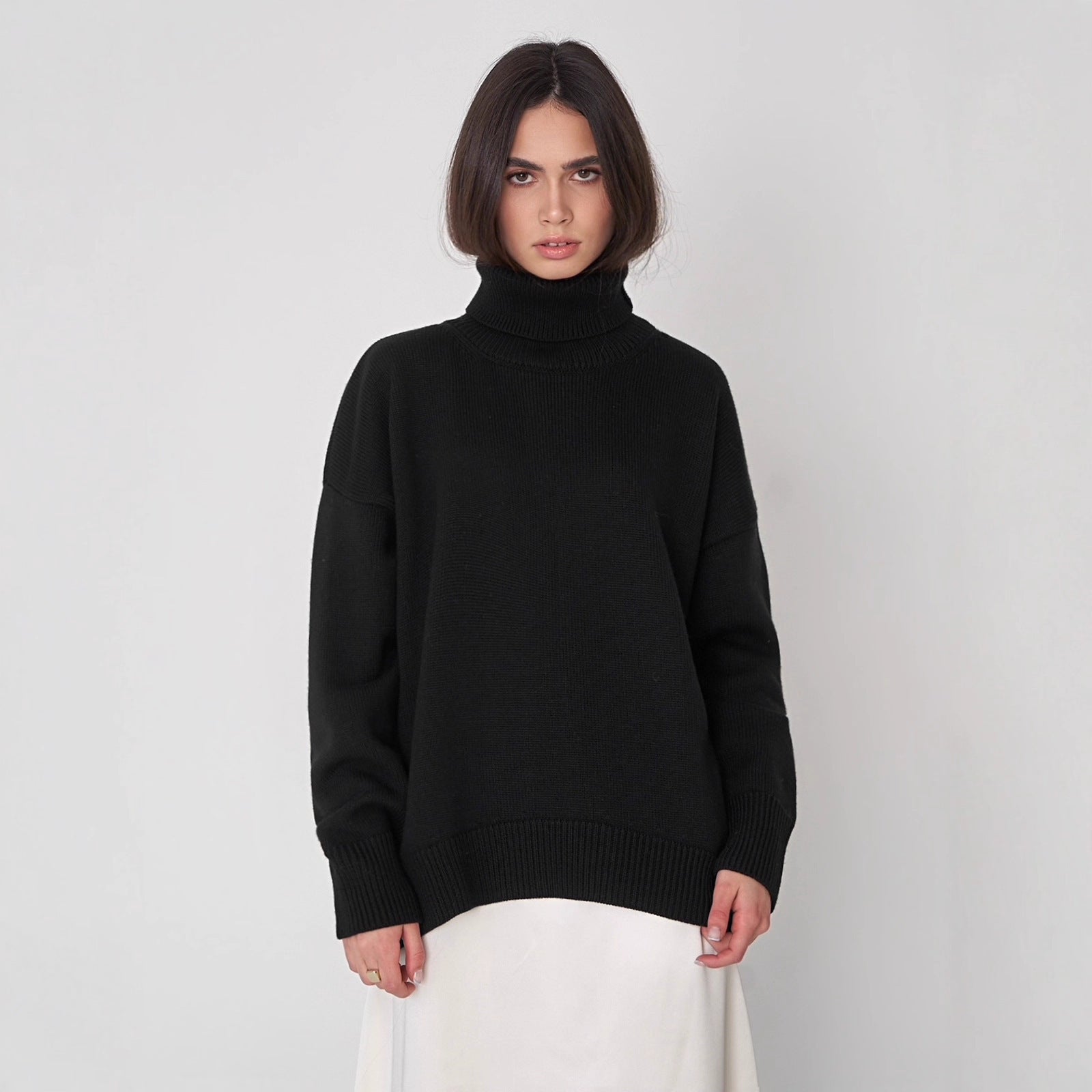 Bequemer Damenpullover mit Rollkragen und lässigen langen Ärmeln - J&B - 6 - Atelier-Zofia